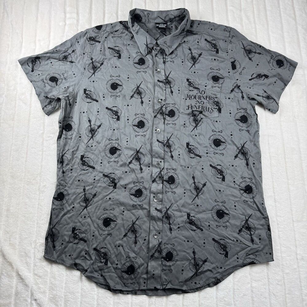 Netflix Shadow And Bone Short Sleeve Button Front Men's XL All Over Print NWT